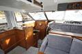 Fairline 41 SEDAN Paso a cocina