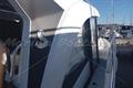 Beneteau Antares 9 Puerta de acceso lateral