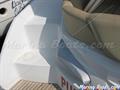 Beneteau Montecarlo 37 escaleras pasos laterales