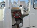 Quicksilver 580 Pilothouse acceso a cabina