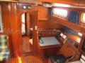 Callisto 50 Motor Sailer Interior mesa de cartas a estribor