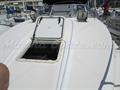 Bayliner 2855 Ciera Escotilla de proa facilita  maxima luz y ventilación