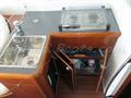 Beneteau Antares 9.80 Estiba en cocina