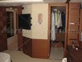 Azimut 105 Vestidor y tv 