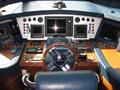 Azimut 105 Electronica y controles puesto de mandos