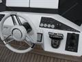 Sunseeker 88 Yacht Controles flybridge.