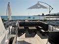 Sunseeker 88 Yacht Zona chillaut de popa.