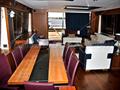 Sunseeker 88 Yacht Salon y dinette.