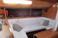 Beneteau First 375 Sofa zona babor