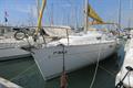 Beneteau Oceanis 331 vista general lado de babor