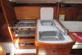 Beneteau Firts 31.7 Cocina vista general